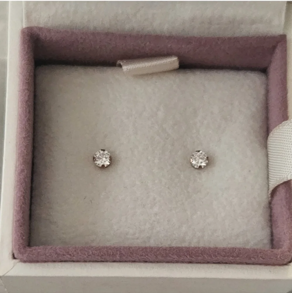 SOLID 10kt Yellow Gold with Diamond Earring studs 3mm